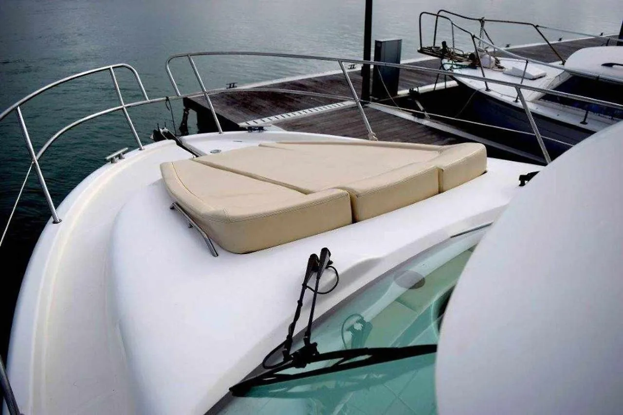 Yate De Lujo En Getxo Luxury Yacht In Getxo Hotel