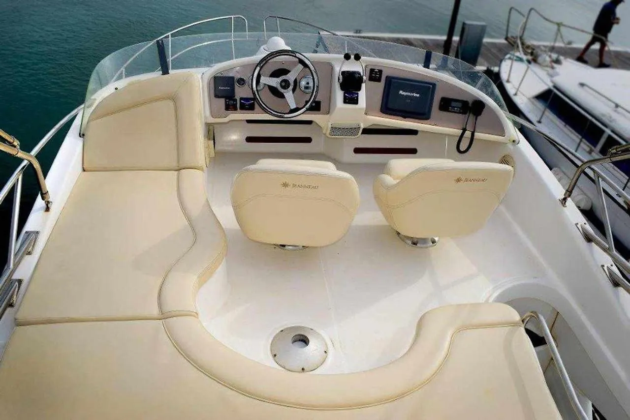 Botel Yate De Lujo En Getxo Luxury Yacht In Getxo Hotel