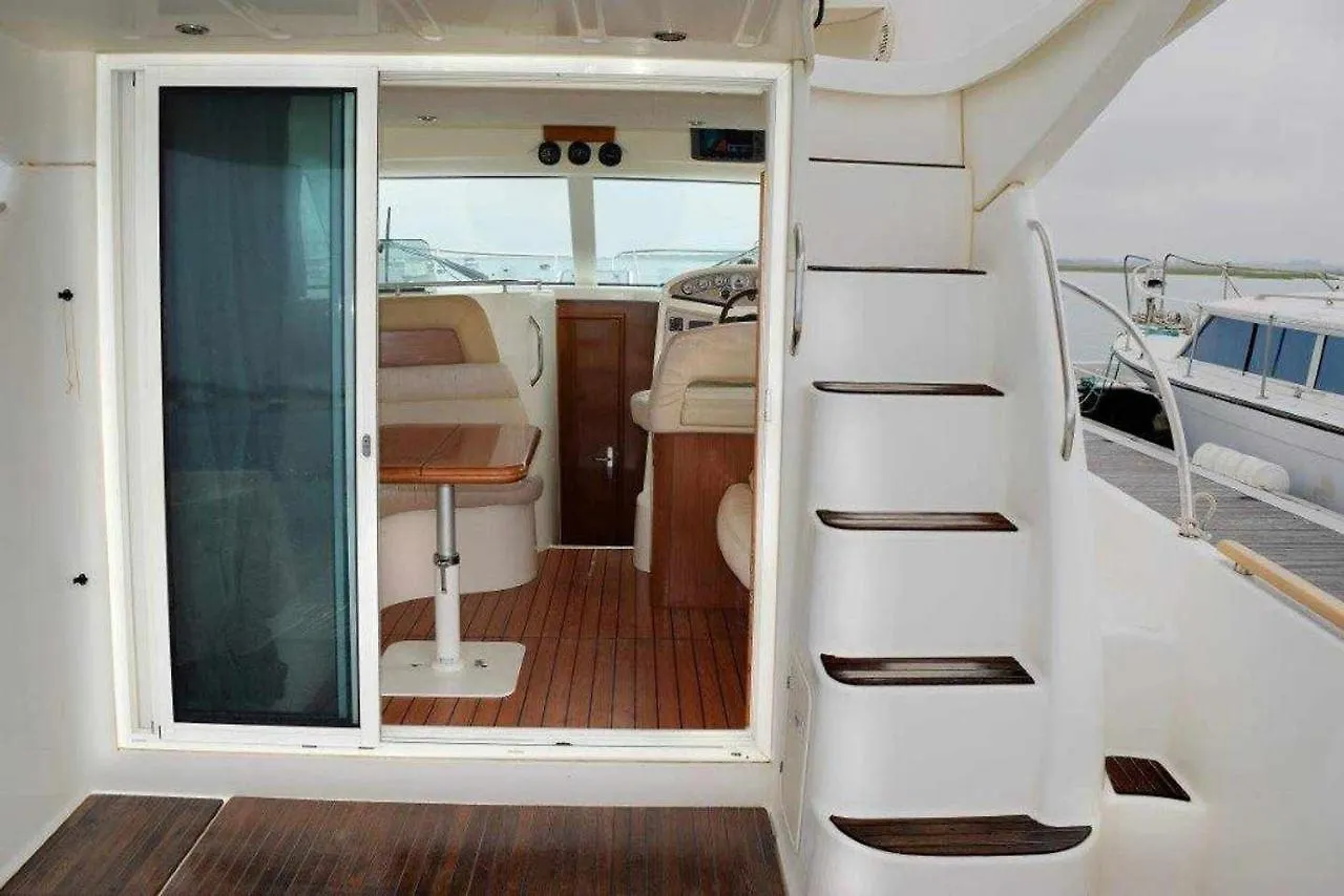 Botel Yate De Lujo En Getxo Luxury Yacht In Getxo Hotel Spain