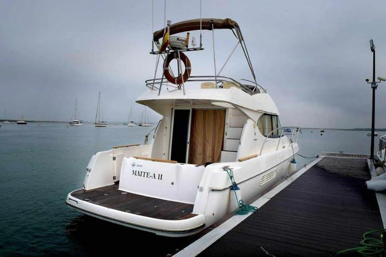 Yate De Lujo En Getxo Luxury Yacht In Getxo Hotel Spain
