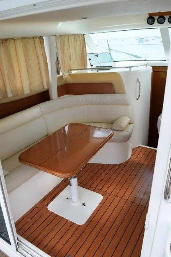 Yate De Lujo En Getxo Luxury Yacht In Getxo Hotel