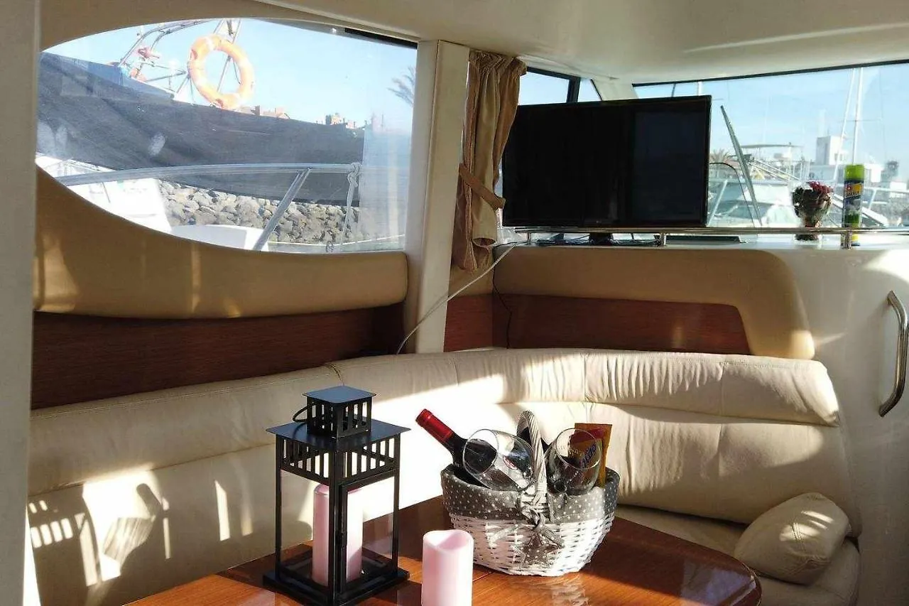 Botel Yate De Lujo En Getxo Luxury Yacht In Getxo Hotel Spain