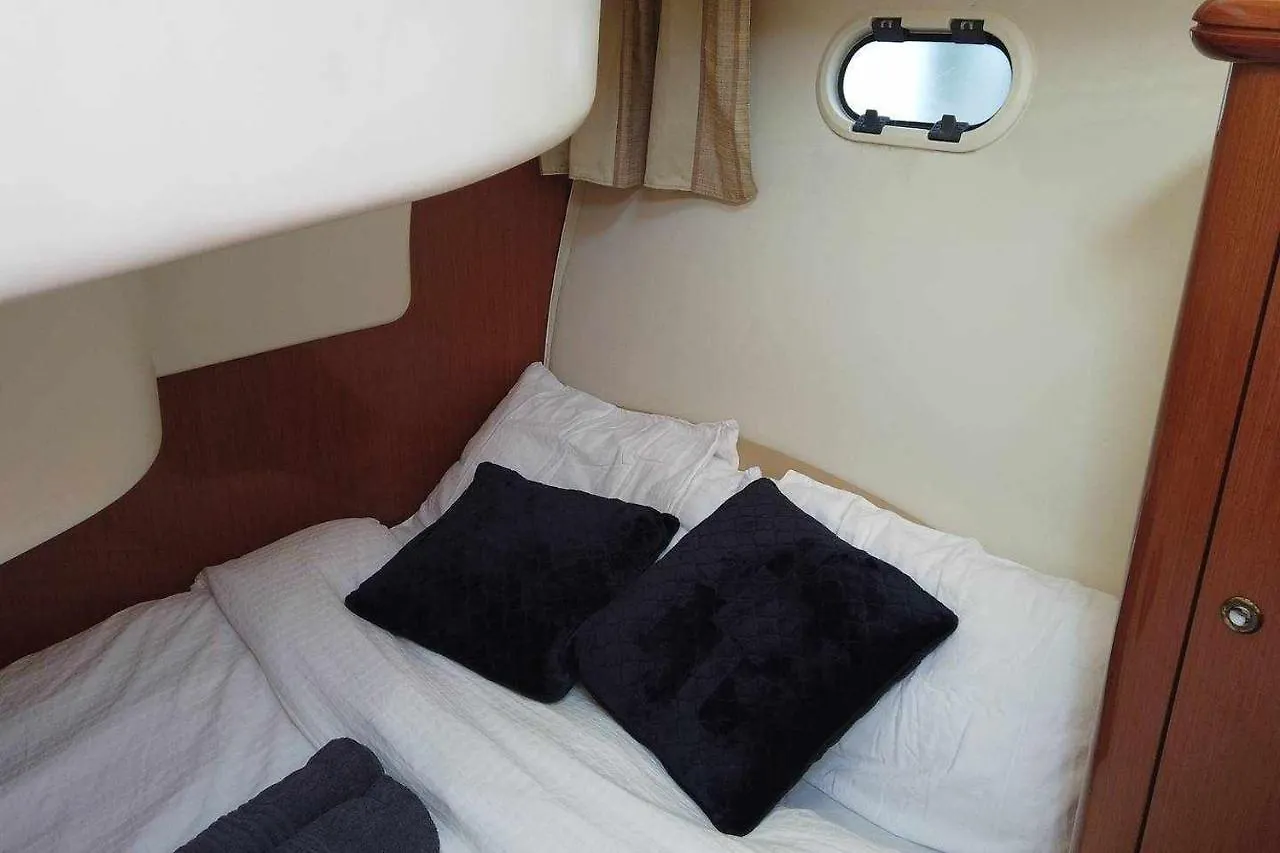 Botel Yate De Lujo En Getxo Luxury Yacht In Getxo Hotel Spain