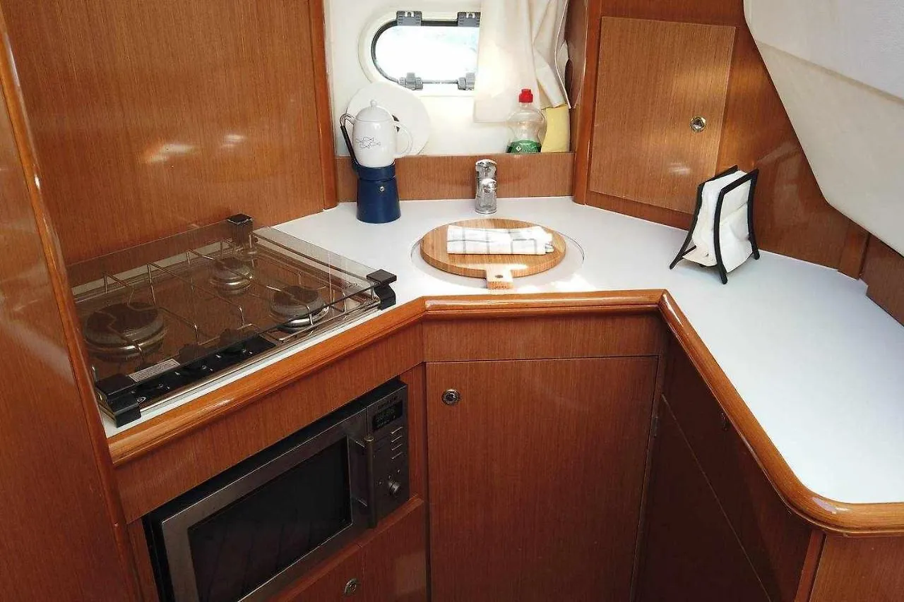 מלון Yate De Lujo En Getxo Luxury Yacht In גטסו ספינת מלון